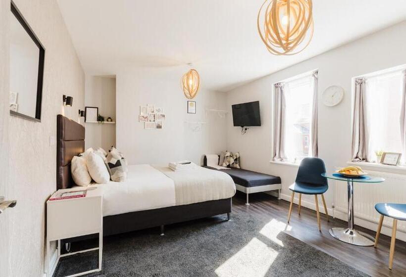 Студия Стандарт, Design Suites Lytham