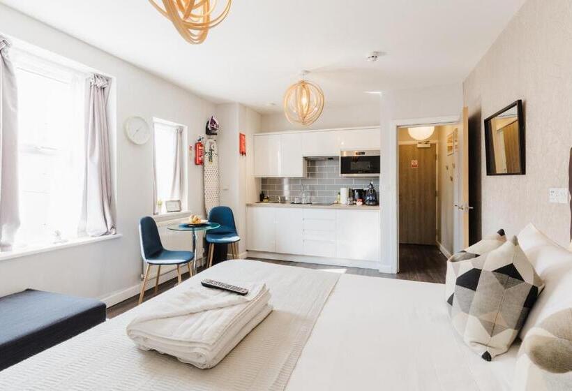 Студия Стандарт, Design Suites Lytham