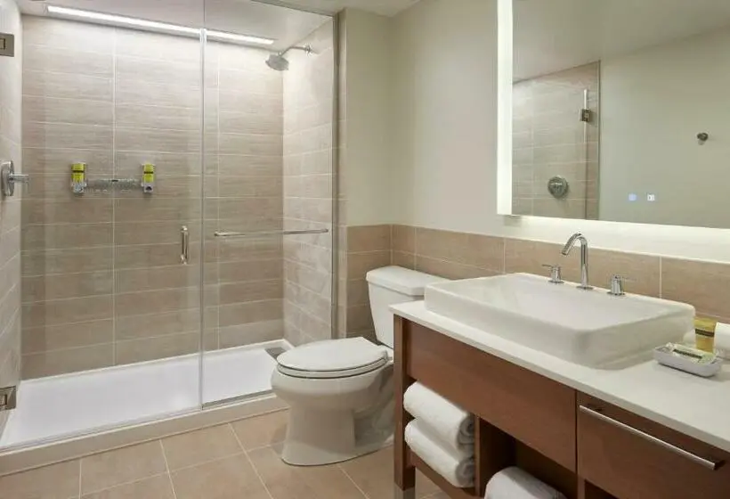 استودیو استاندارد با تخت کینگ, Element Toronto Airport
