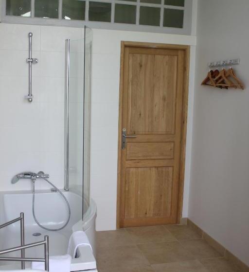 스탠다드 룸 풀장 전망, Chambres D'hôtes Château De Martragny