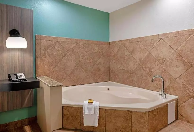 キングサイズベッドのスイートルーム, Best Western Plus Greenwood Indy South Inn