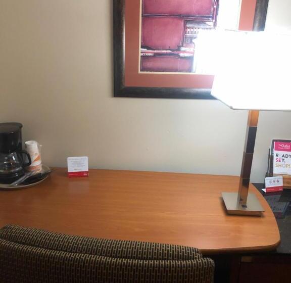 غرفة قياسية سرير كينج لذوى الإحتياجات الخاصة, Econo Lodge