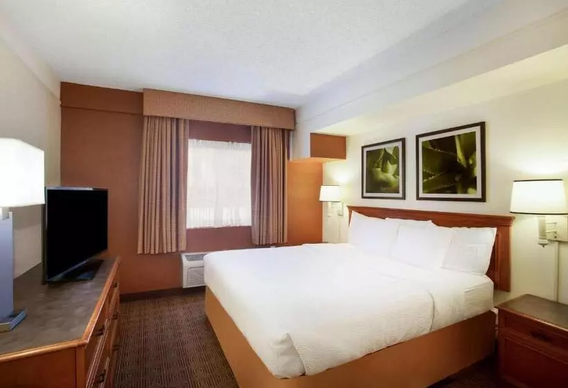 キングサイズベッドのスイートルーム, La Quinta Inn By Wyndham Austin Capitol / Downtown