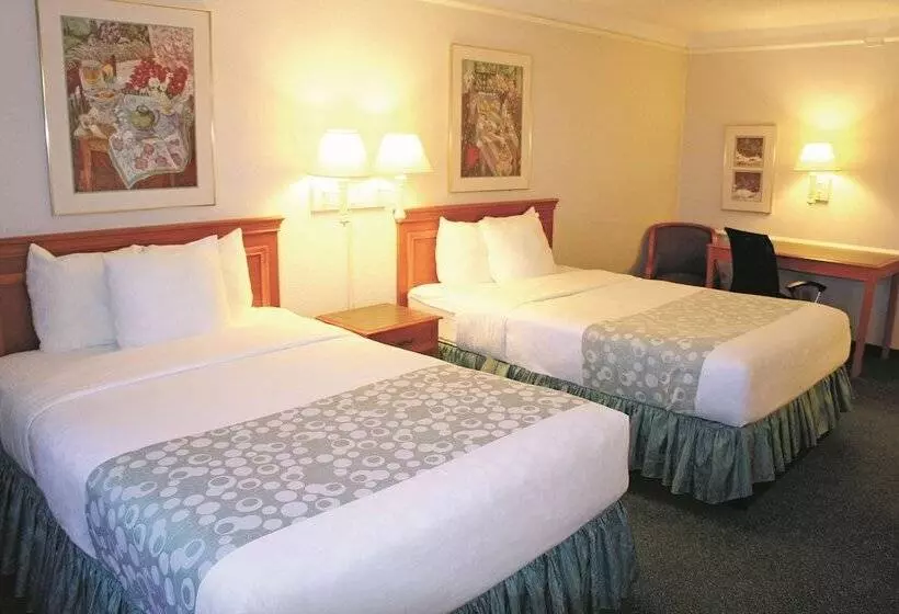 ２ダブルベッドのスタンダードルーム, La Quinta Inn By Wyndham Kansas City Lenexa