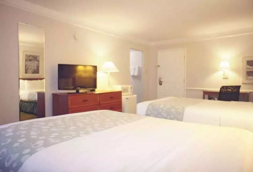 ２ダブルベッドのスタンダードルーム, La Quinta Inn By Wyndham Kansas City Lenexa