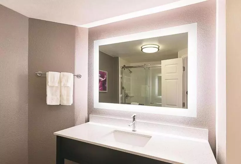 キングサイズベッドのスタンダードルーム, La Quinta By Wyndham Atlanta Alpharetta