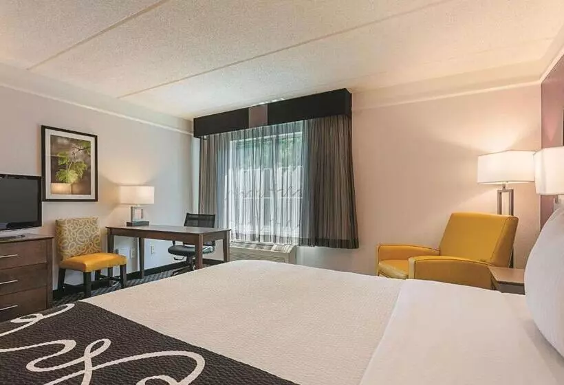 キングサイズベッドのスタンダードルーム, La Quinta By Wyndham Atlanta Alpharetta