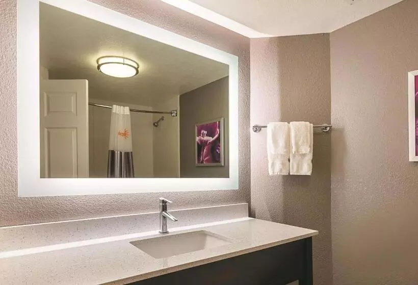 キングサイズベッドのスイートルーム, La Quinta By Wyndham Atlanta Alpharetta