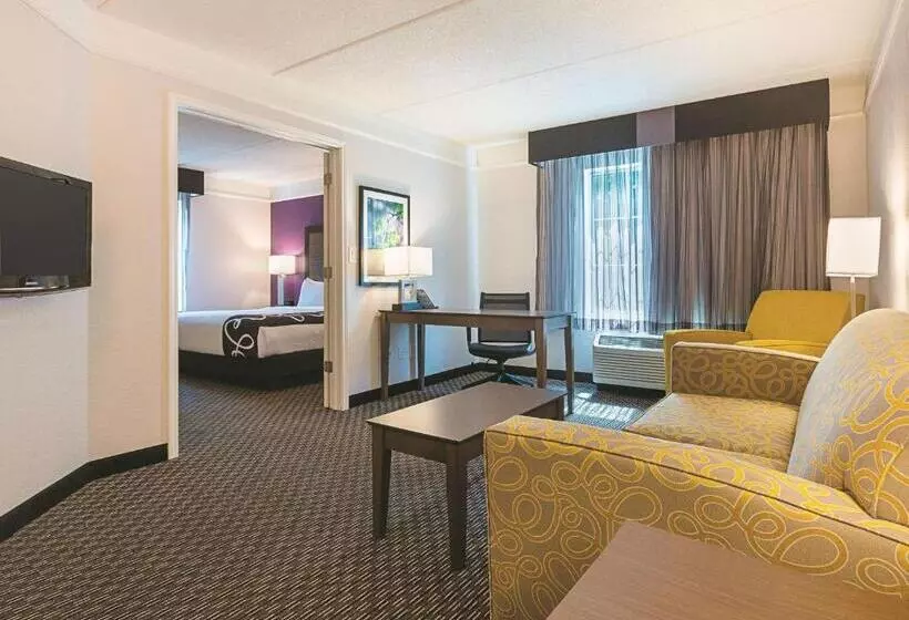 キングサイズベッドのスイートルーム, La Quinta By Wyndham Atlanta Alpharetta