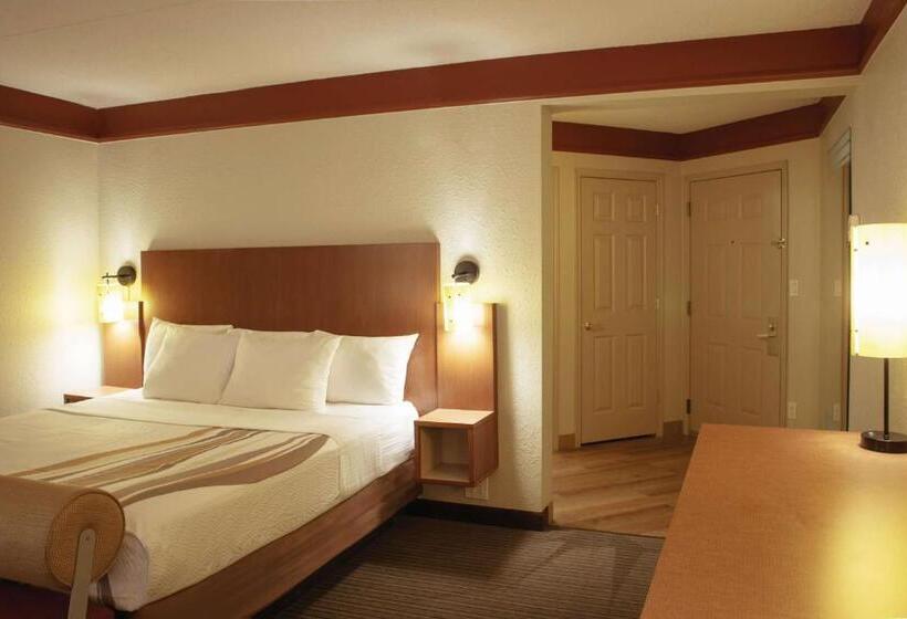 Номер Deluxe Кровать Кинг, La Quinta By Wyndham Atlanta Ballpark/galleria