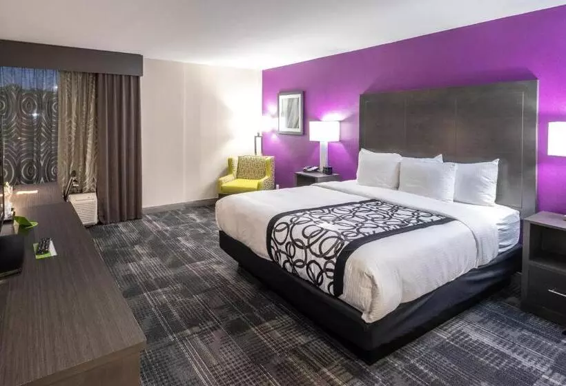 キングサイズベッドのデラックスルーム, La Quinta By Wyndham Columbus Ms