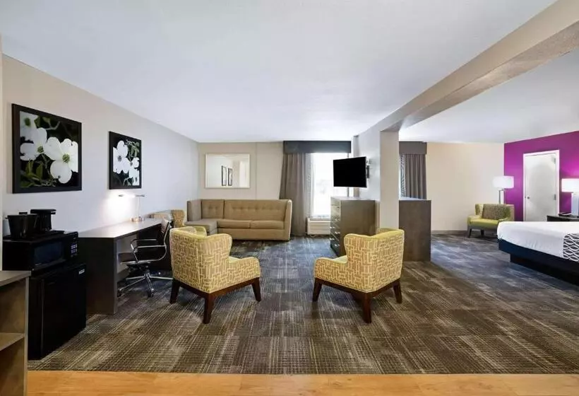 キングサイズベッドのスイートルーム, La Quinta By Wyndham Columbus Ms