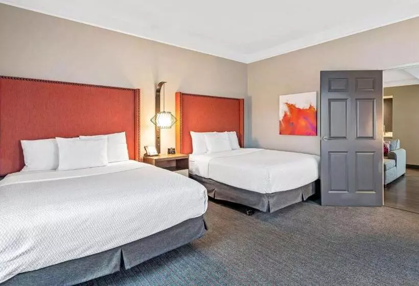 سوئیت برای معلولان, La Quinta By Wyndham San Francisco Airport North   Free Airport Shuttle