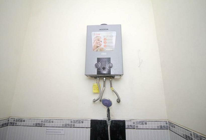 חדר סטנדרט, Capital O 2258 Santana Syariah Guest House