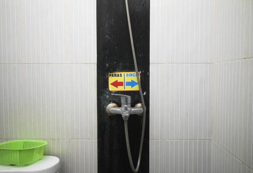 חדר סטנדרט, Capital O 2258 Santana Syariah Guest House