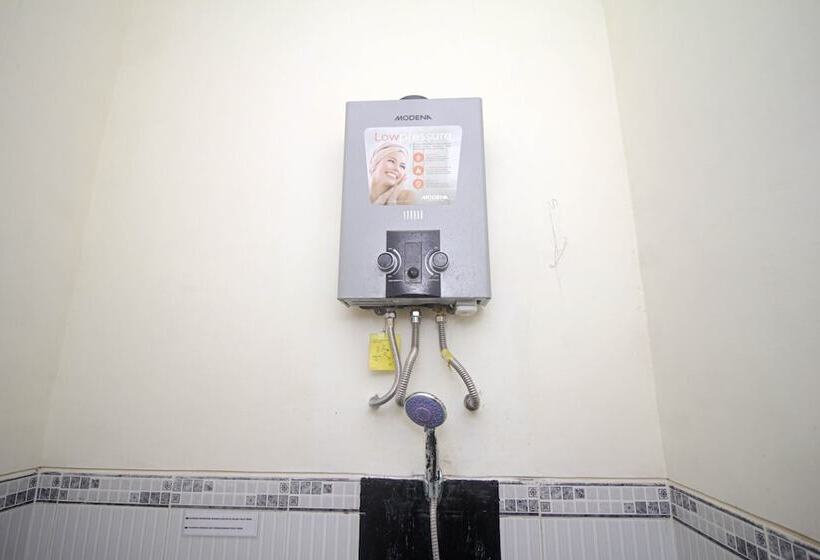 חדר סטנדרט, Capital O 2258 Santana Syariah Guest House