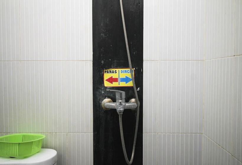 חדר סטנדרט, Capital O 2258 Santana Syariah Guest House