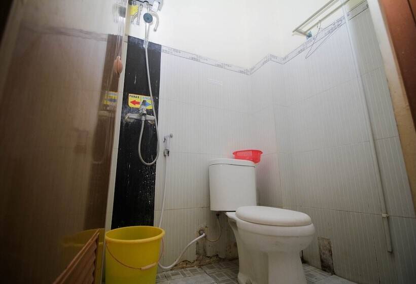 חדר סטנדרט, Capital O 2258 Santana Syariah Guest House