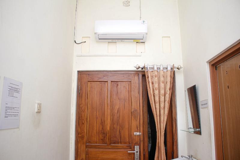 חדר סטנדרט, Capital O 2258 Santana Syariah Guest House