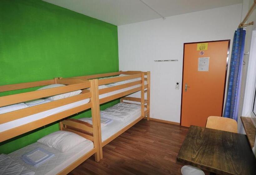 חדר סטנדרטי לארבעה עם חדר אמבטיה משותף, Juhui Arosa