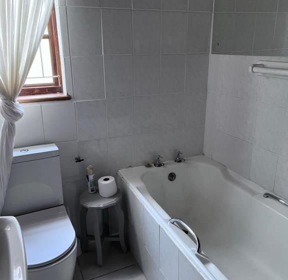 Quarto Estandar, Swallows Nest