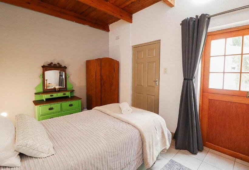 Quarto Estandar Individual, Swallows Nest