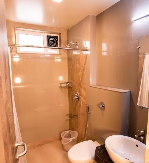 Deluxe Rum, Prabha Palace