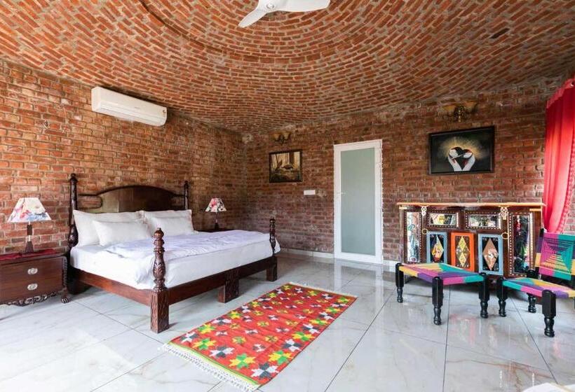 ویلای 1 خوابه, Stayvista At Brickwood Hill With Outdoor Infinity Pool & Jacuzzi