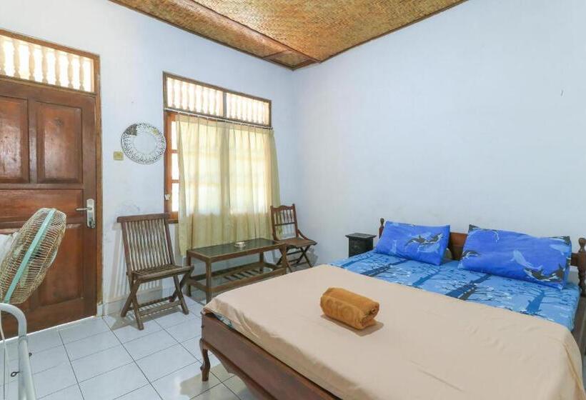 Standard Room, Tara Bar & Resto Air Sanih