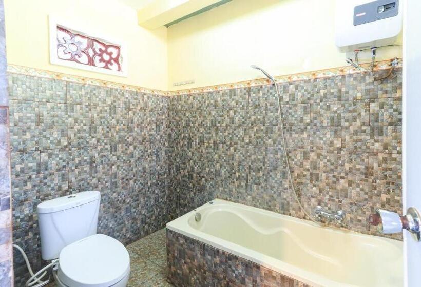 Deluxe Room, Tara Bar & Resto Air Sanih