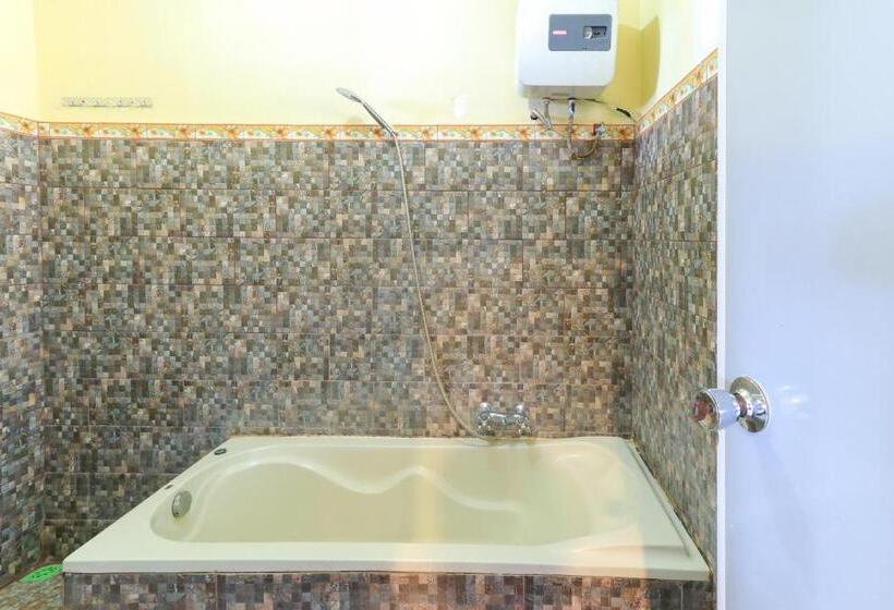 Deluxe Room, Tara Bar & Resto Air Sanih