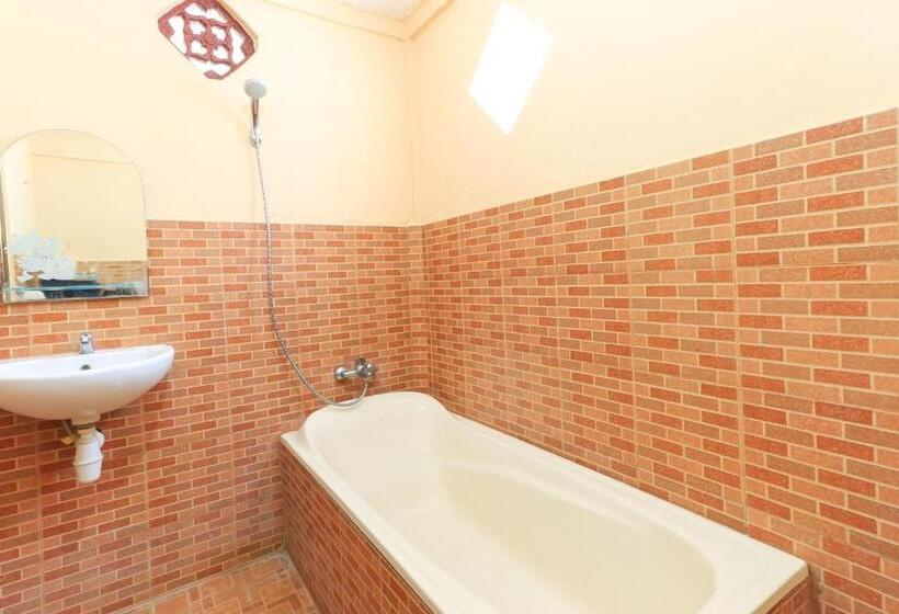 Family Suite, Tara Bar & Resto Air Sanih