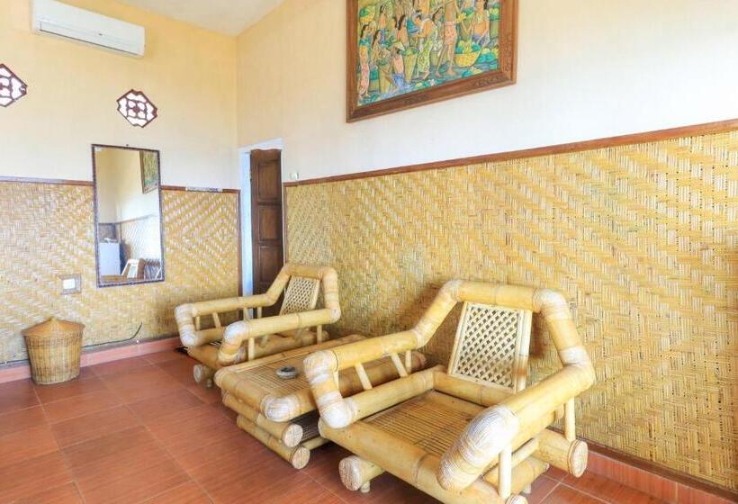 Family Suite, Tara Bar & Resto Air Sanih