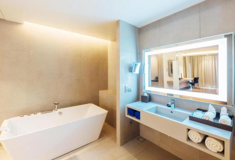 Habitación Premium, Oceanfront Beach Resort   Sha Extra Plus