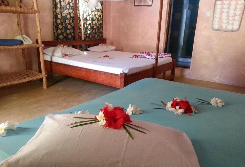 スタンダードトリプルルーム, Mustapha' S Place