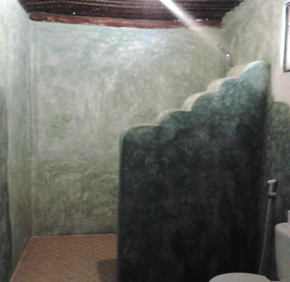 スタンダード４人部屋, Mustapha' S Place