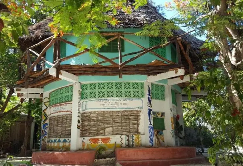 Perhehuone, Mustapha' S Place