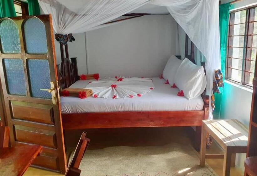 ２ベッドルームアパートメント, Mustapha' S Place