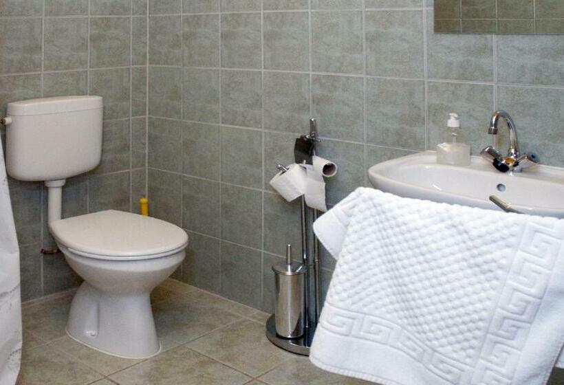 スタンダードルーム, Haramia Csapszék és Fogadó