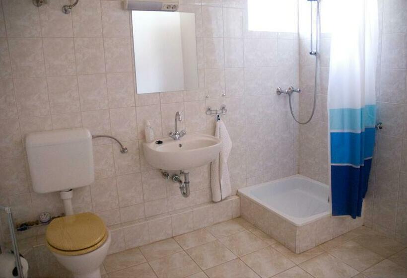 スタンダードルーム, Haramia Csapszék és Fogadó