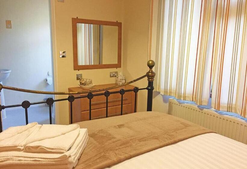 Дом 2 Спальни, Hollybrook Lodges