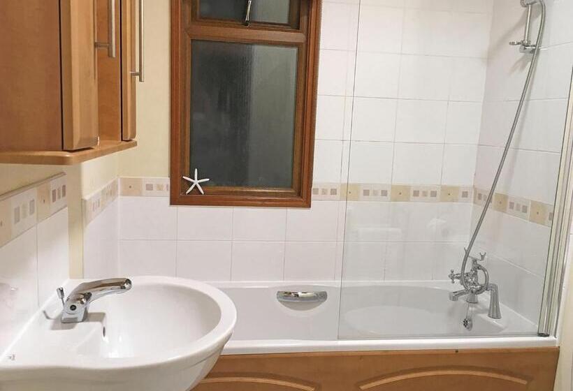 Дом 2 Спальни, Hollybrook Lodges