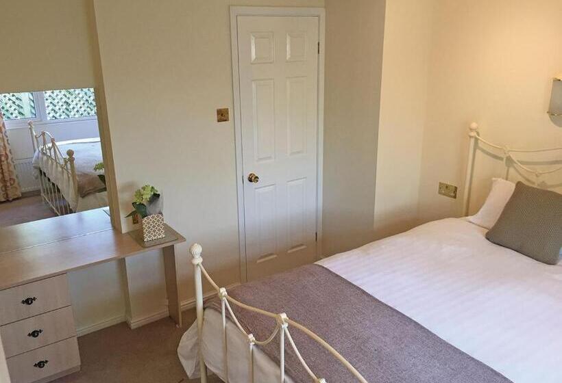 Дом 3 Спальни, Hollybrook Lodges