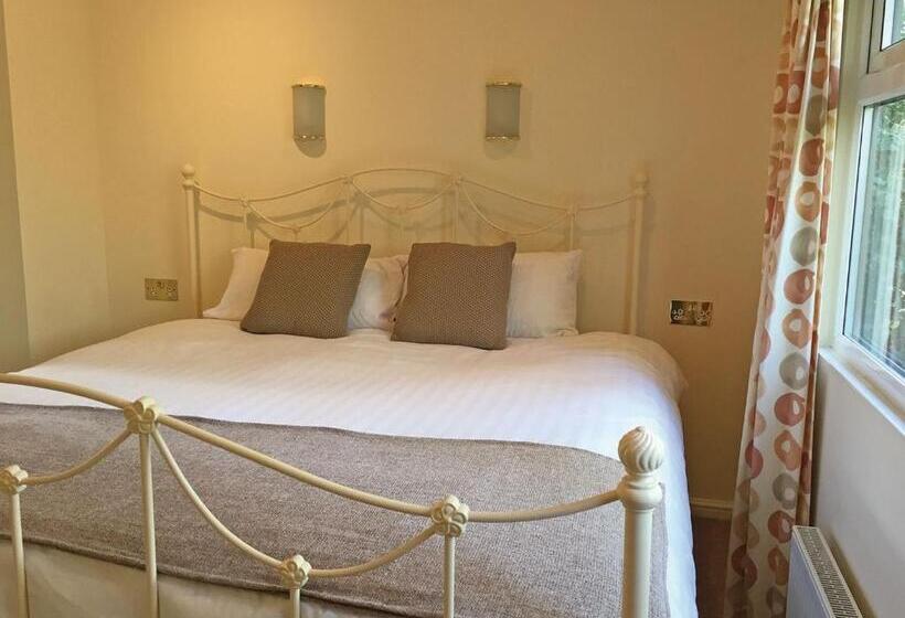 Дом 3 Спальни, Hollybrook Lodges