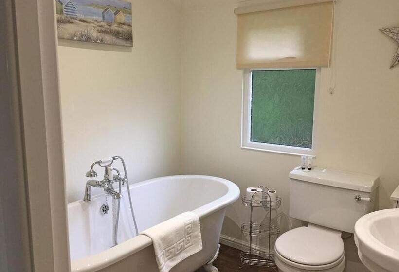 Дом 3 Спальни, Hollybrook Lodges