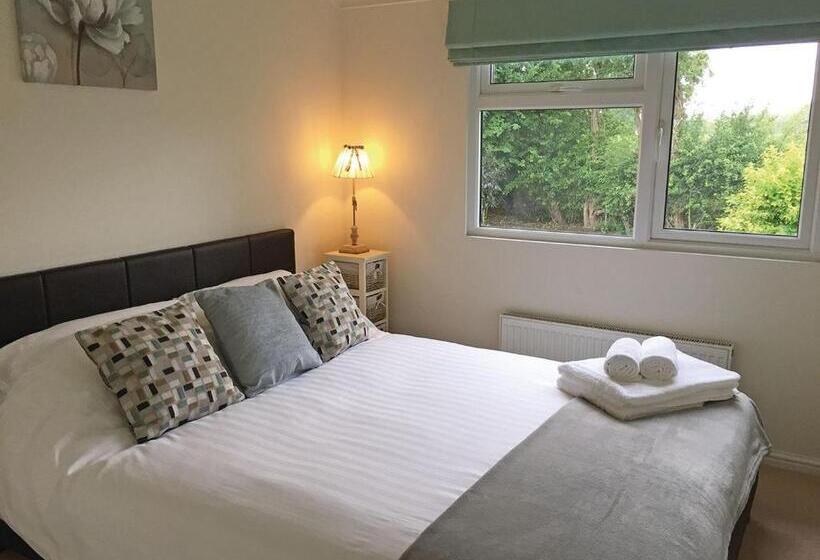 Дом 3 Спальни, Hollybrook Lodges