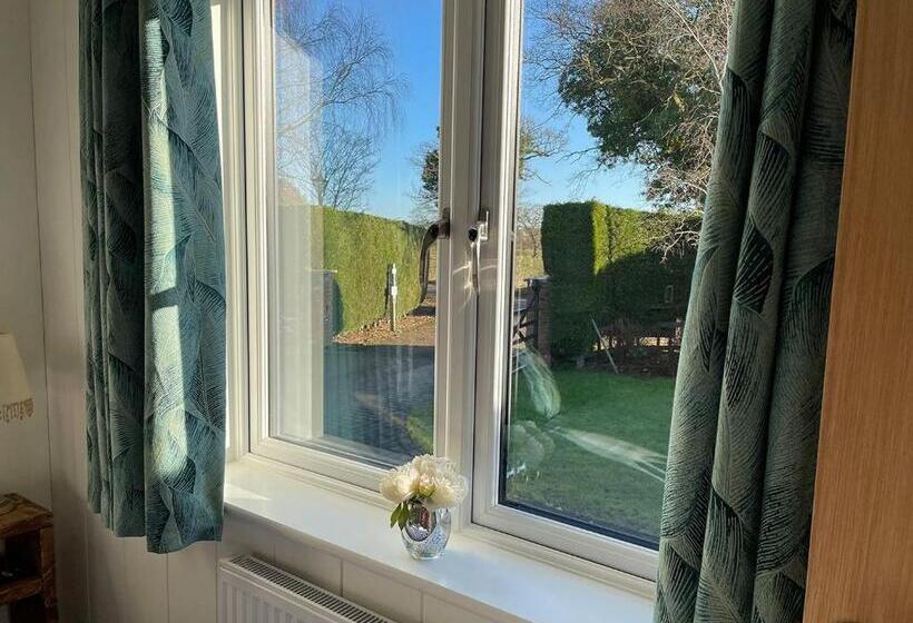 Дом 1 Спальня, Hollybrook Lodges