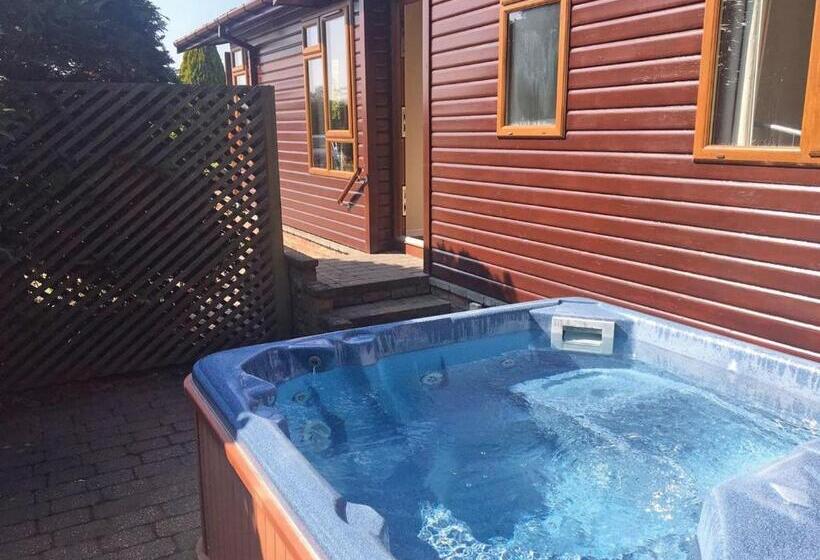 Дом 2 Спальни, Hollybrook Lodges