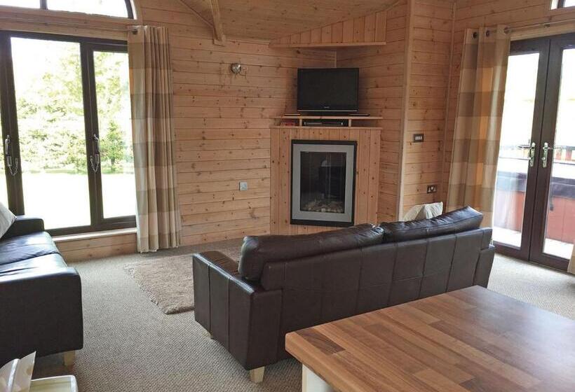 ２ベッドルームハウス, Hollybrook Lodges