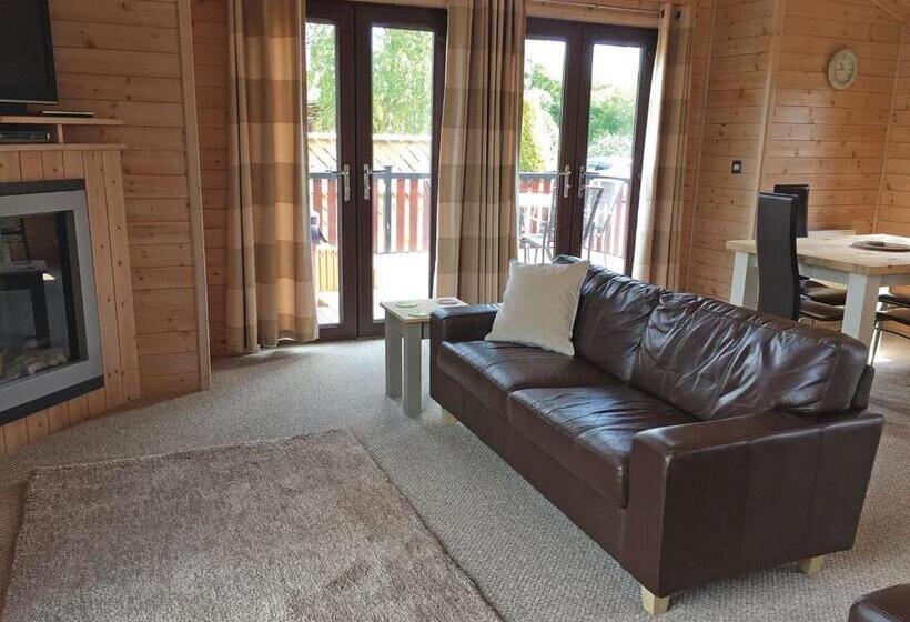 Дом 2 Спальни, Hollybrook Lodges